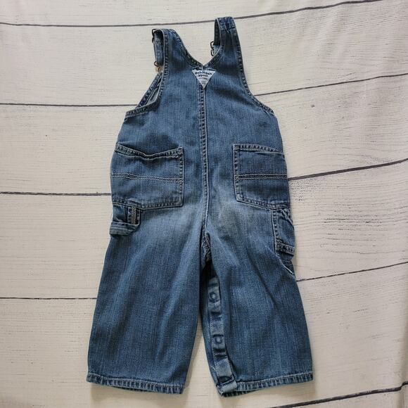 Oshkosh B'Gosh Size 18mo Classic Medium Wash Long Overalls Bibs Jeans Denim - Picture 2 of 7